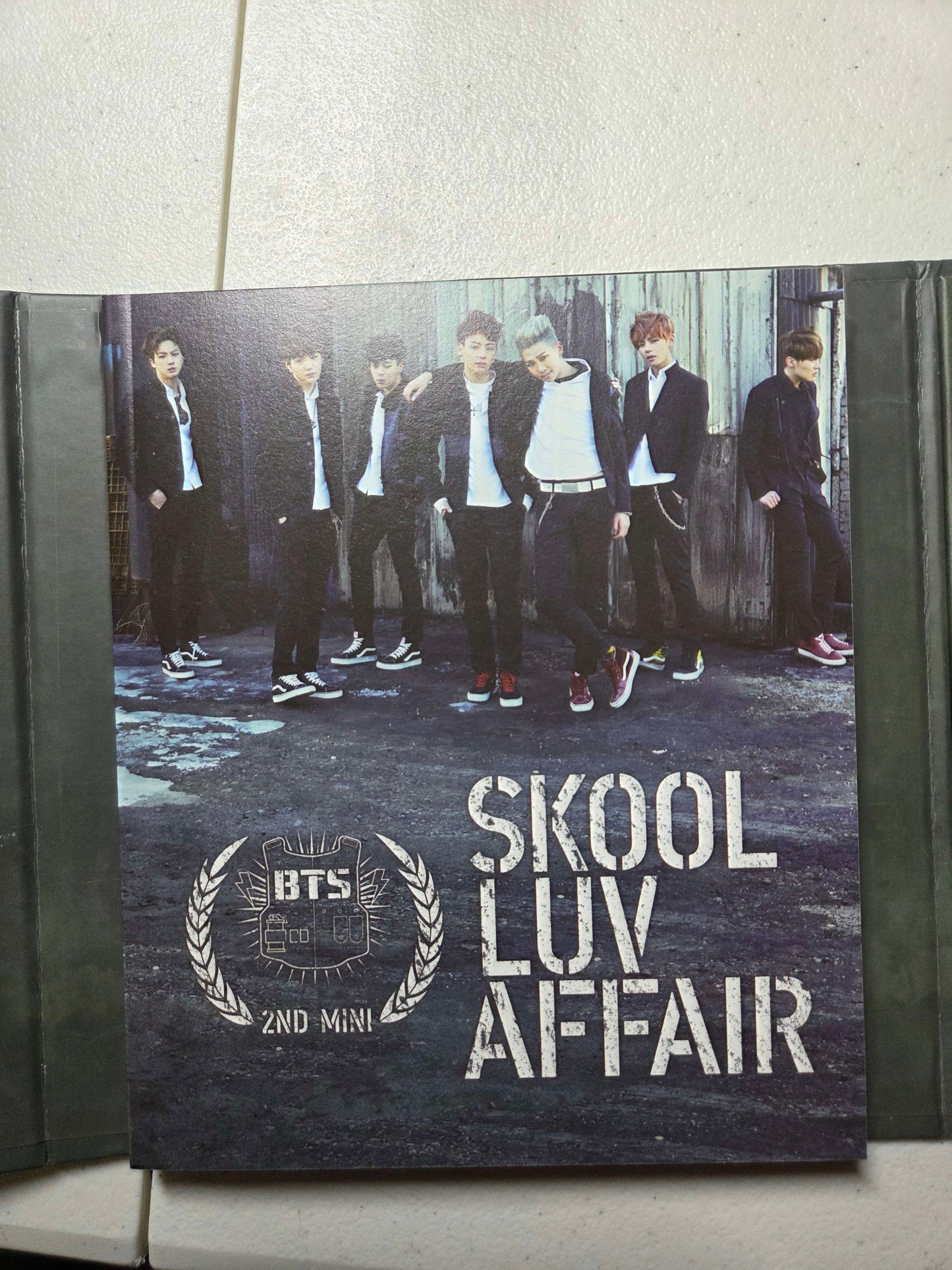 K-POP BTS 2nd Mini Album SKOOL LUV AFFAIR CD+115p P.Book+Photocard+Sticker+Gift