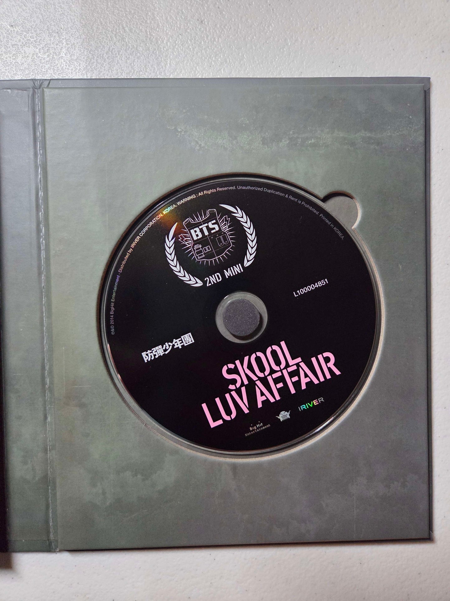 K-POP BTS 2nd Mini Album SKOOL LUV AFFAIR CD+115p P.Book+Photocard+Sticker+Gift