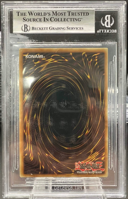 YuGiOh 2015 Dark Magician YGLD-ENB02 - Legendary Decks - UR - BGS 9