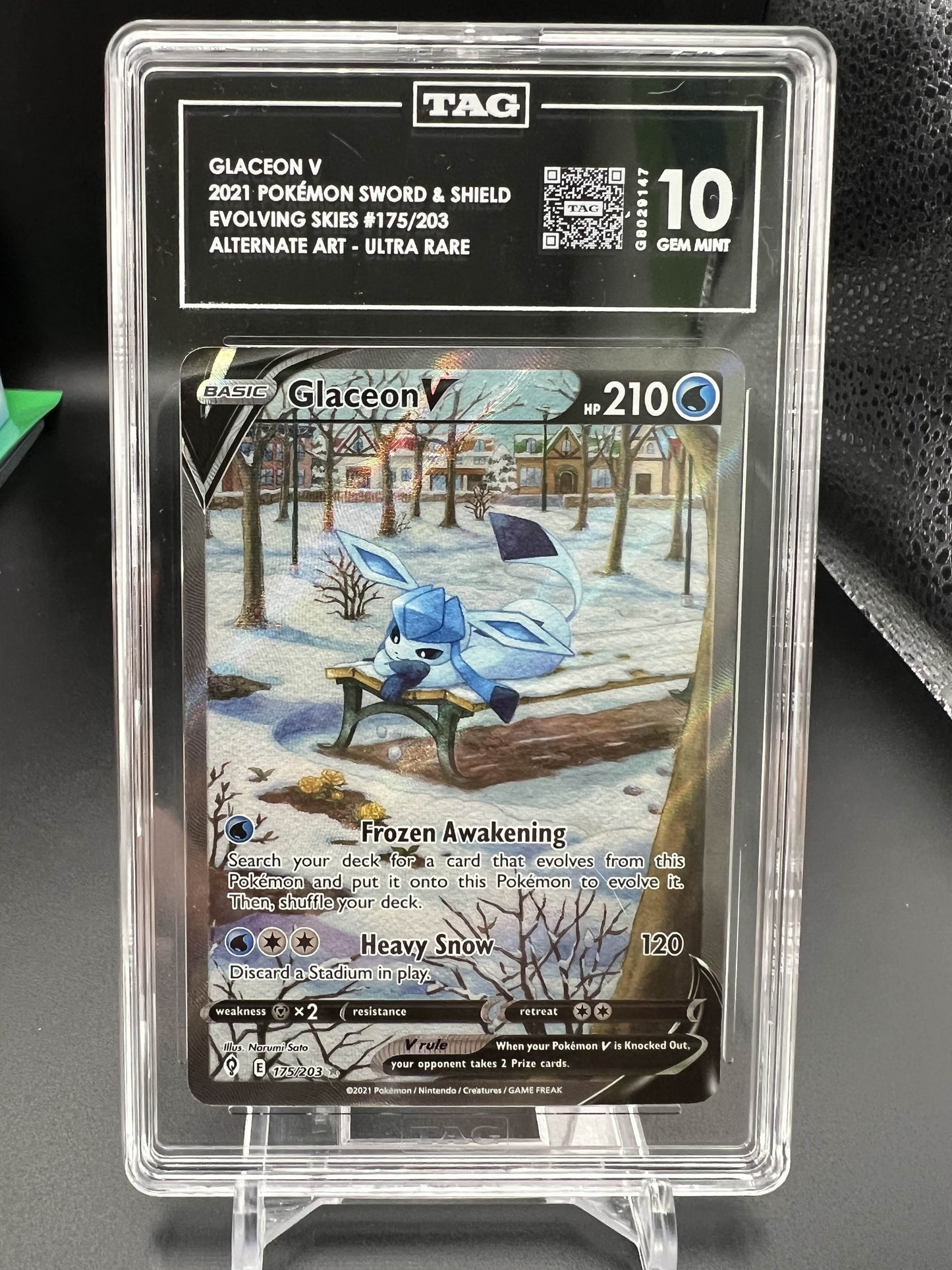 Pokemon 2021 Glaceon V - Evolving Skies - Alternate Art Ultra Rare - TAG 10